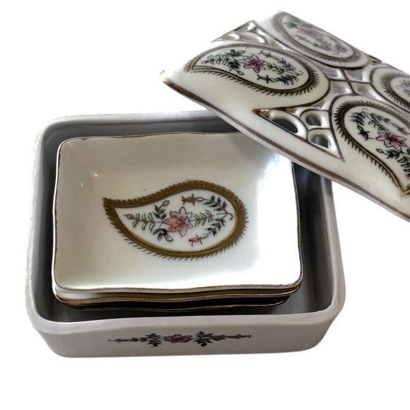 Vintage Vanity Boudoir Porcelain Jewelry Trinket Box & 3 Trays Gold Trim Floral - Picture 1 of 6